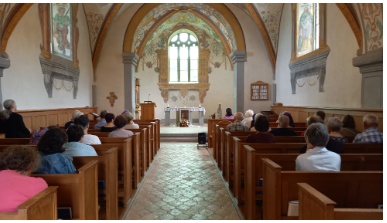 Wir treffen uns vier mal im Jahr zu einem Gebetstag mit Impuls, Eucharistischer Anbetung
Rosenkranzgebet und Heilige Messe. Immer ist auch Zeit für Begegnung und Austausch
untereinander bei den Mahlzeiten oder beim Imbiss