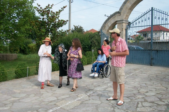 Frau LIsa unser Ehrengast ehemalige Theaterspielerin in Shkoder